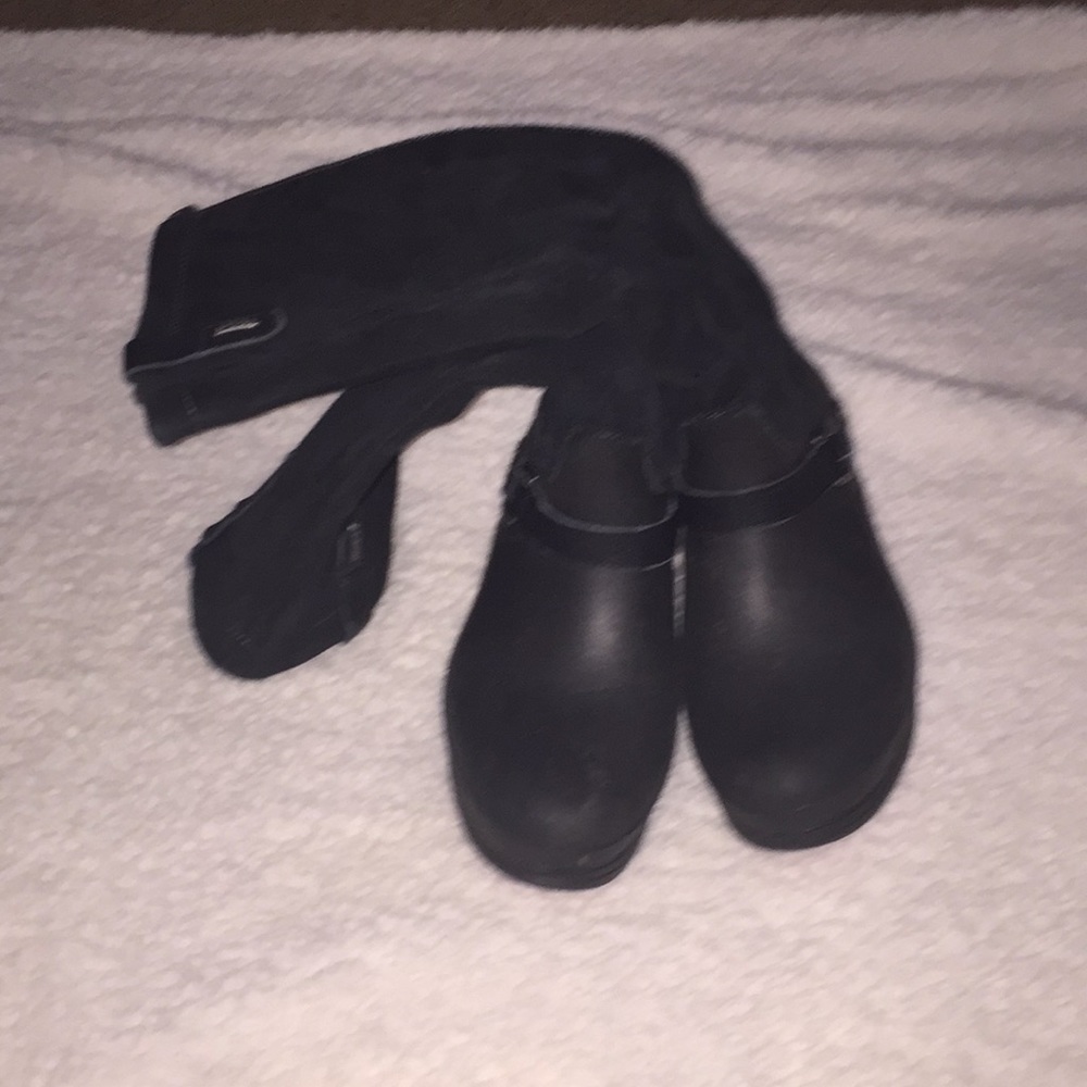 Very nice croc boots